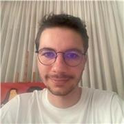 Professeur en économie, stratégie d'entreprise et finance d'entreprise.